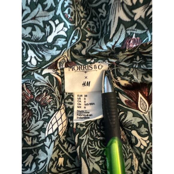 Morris & Co x H&M Dress | Green Floral Print | Bell Sleeve Tie Detail | Size 6 - Picture 7 of 8